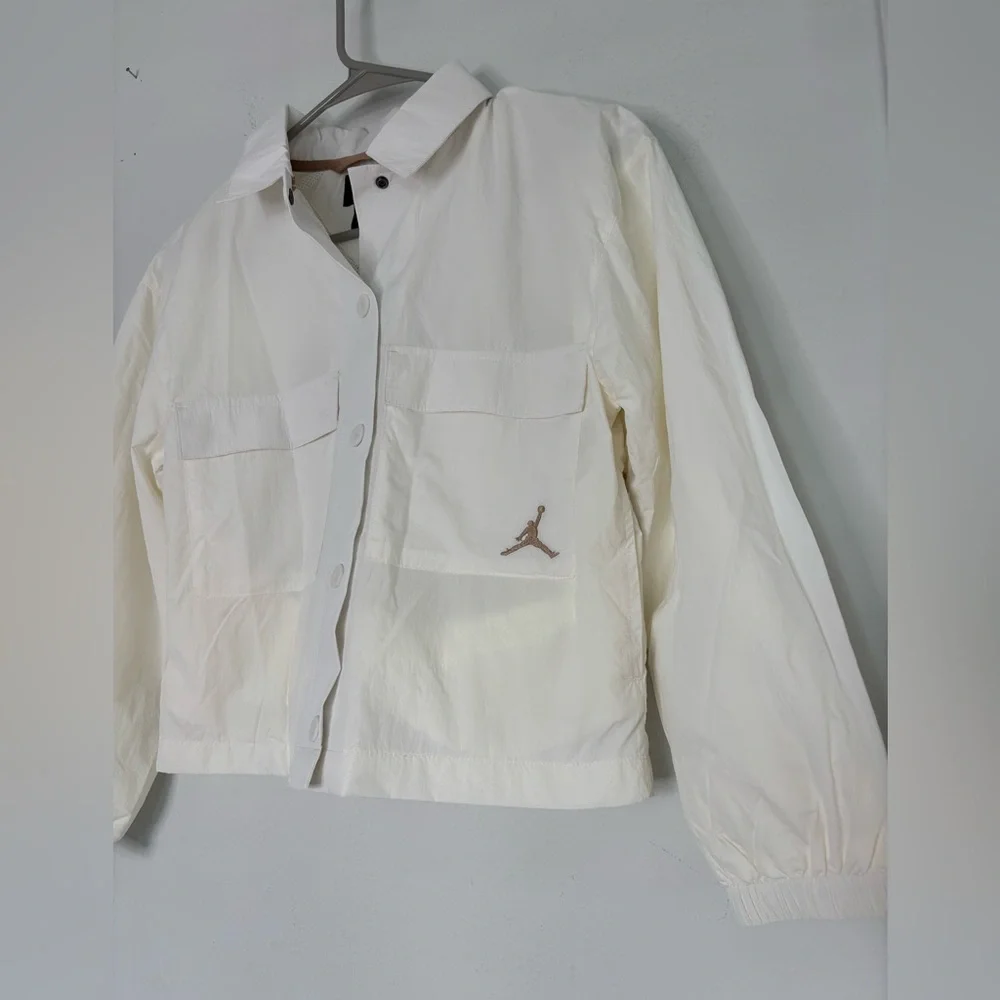 JORDAN NWT WHITE WINDBREAKER CROPPED GIRLS JACKET SZ MEDIUM